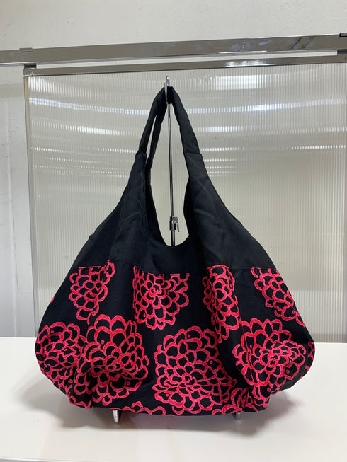 Ballontasche mit Dahlien-Print (schwarz x magenta)